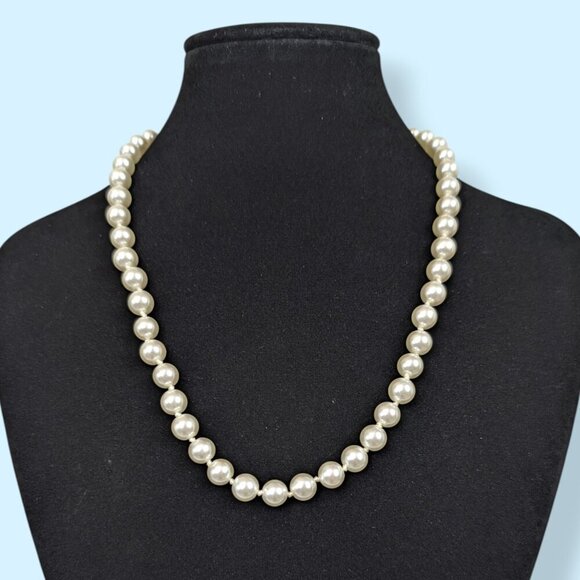 V. Glass Pearl Knotted Necklace - Picture 1 of 5
